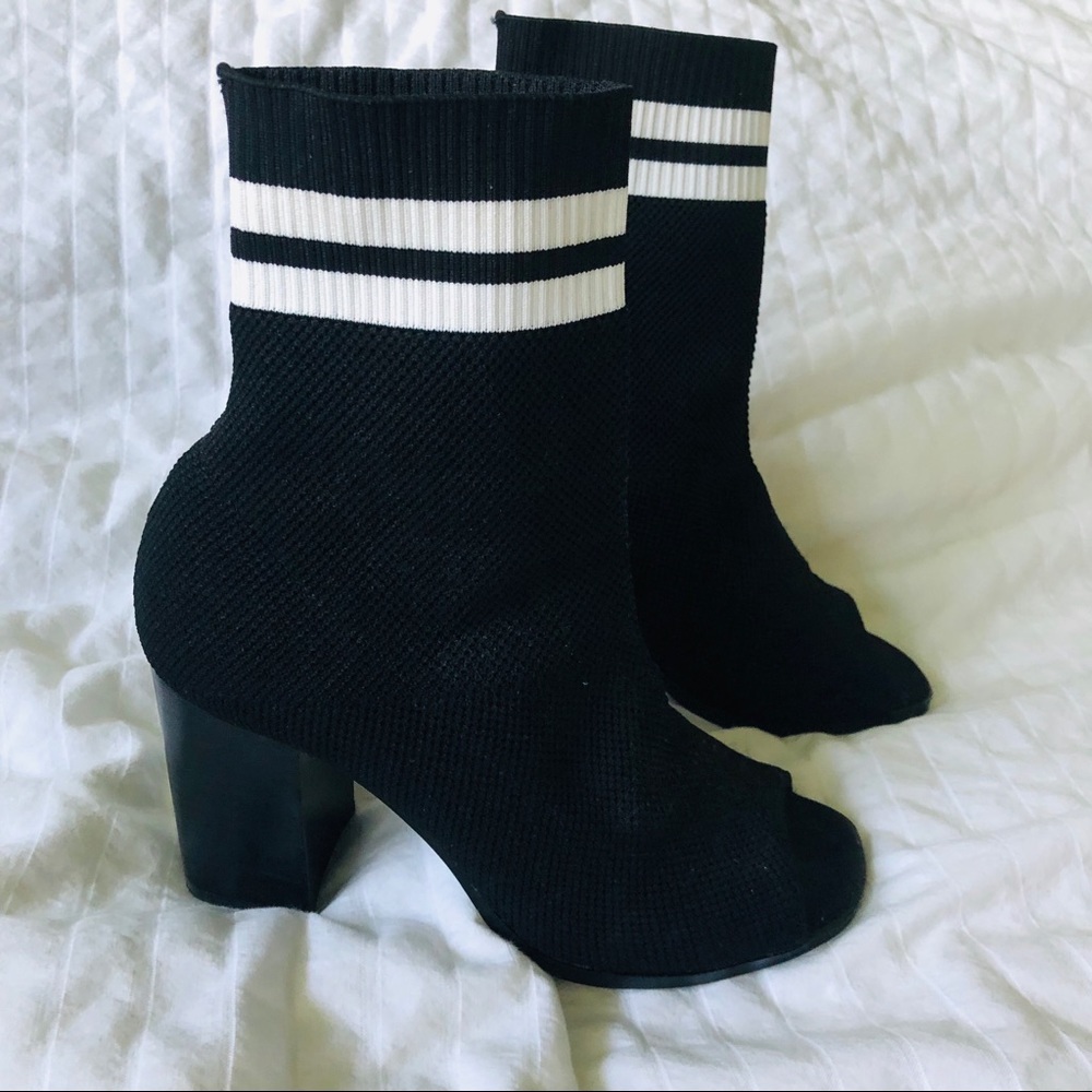 Chinese Laundry Sock Booties | Size 7